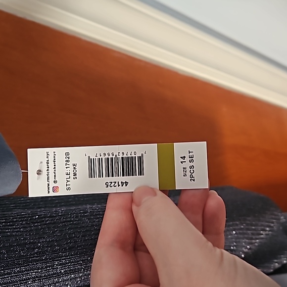 R&M Richards 2 Piece Set in Smoke - Picture 7 of 7